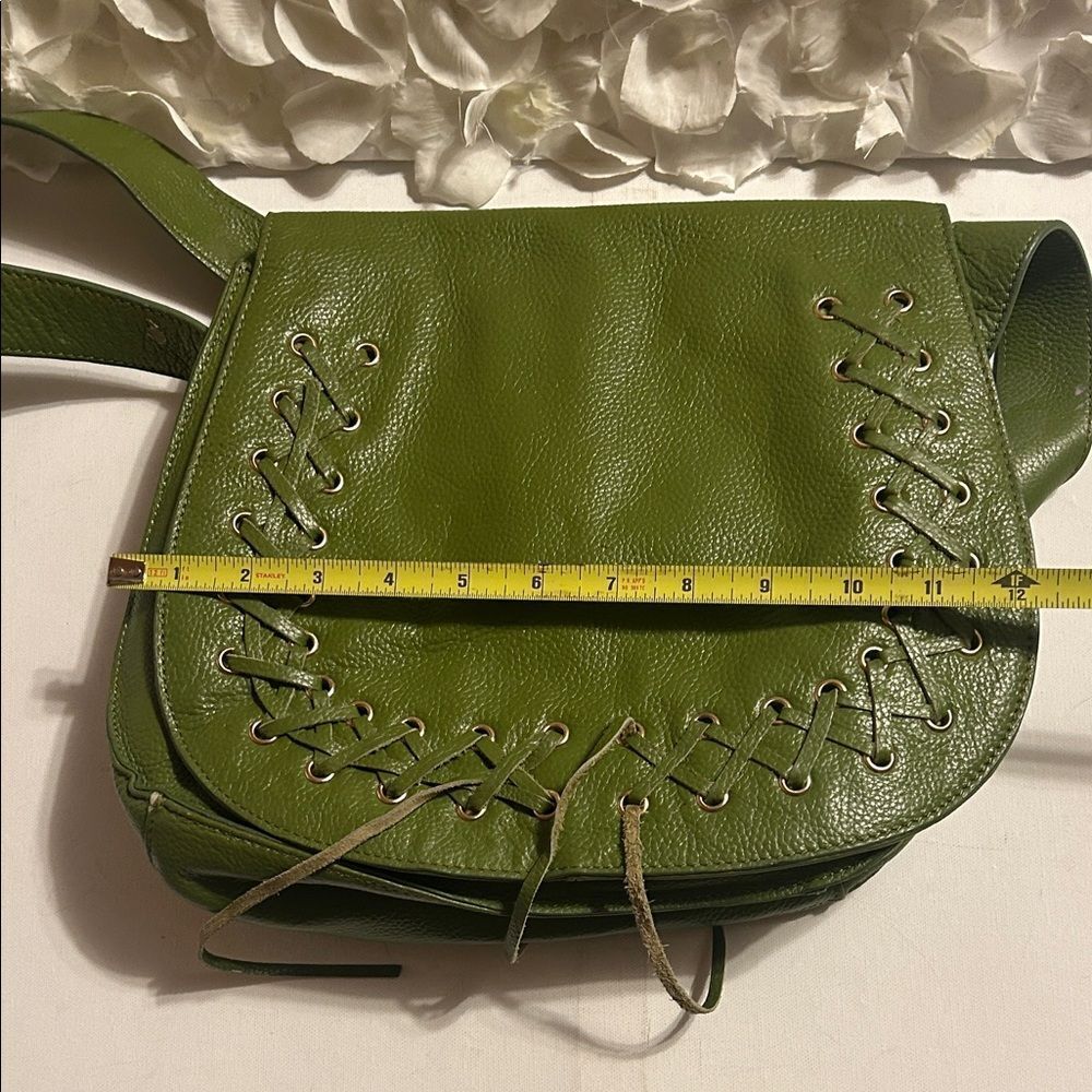 Elegant Olive Crossbody Bag with Lace Detailing - Picture 5 of 6